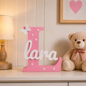 Decoração letra com nome para menina estrelas e boroletas
